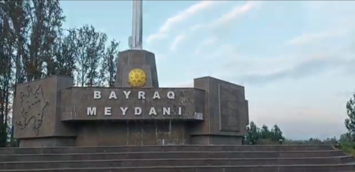 Ağdaş rayonundakı bayraq meydanı viranəni xatırladır - VİDEO